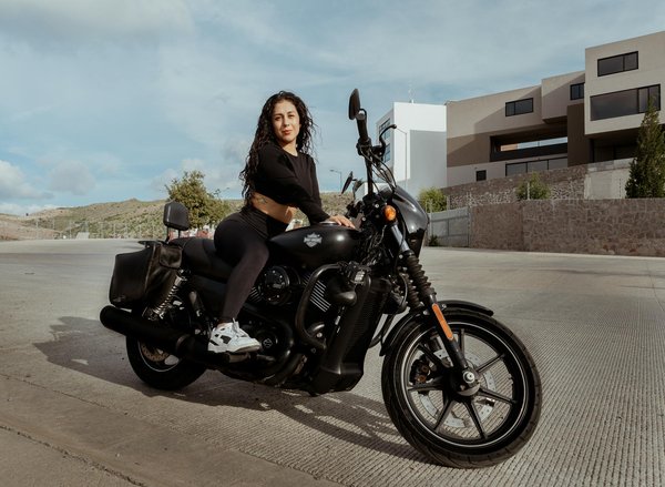 Quels sont les bénéfices des dispositifs de surveillance de la qualité de l'huile pour les moteurs industriels?