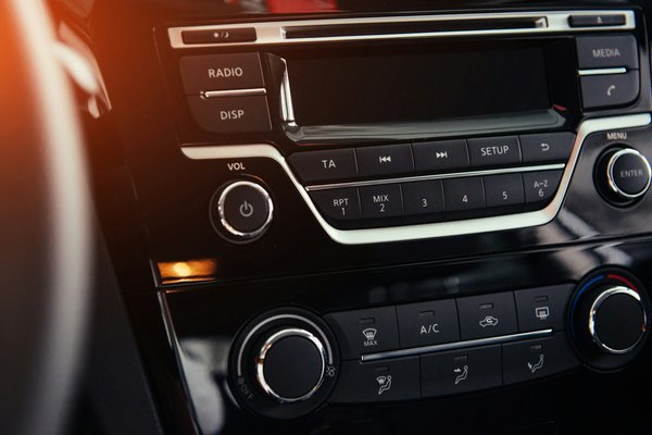 Choisir le meilleur autoradio 2 din pour un son optimal